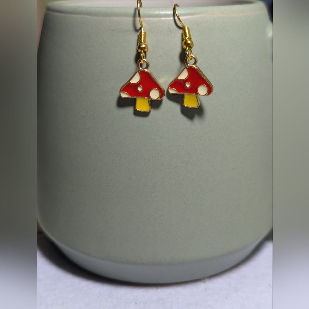 Adorable mushroom dangling earrings.